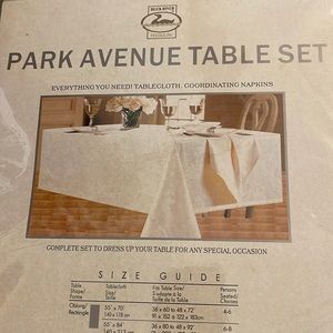 Park Avenue Tablecloth and napkins set